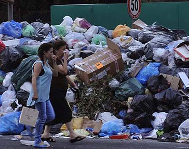 اتقدت النار في نفايات لبنان !