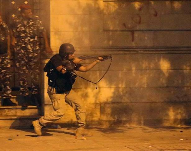 الجيش ينتشر ليلاً بعد أعمال شغب
وحرق محلات في الوسط التجاري