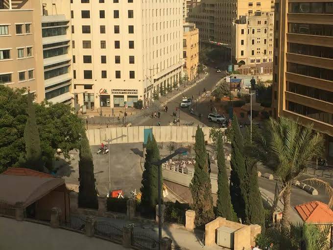 سواتر باطون بدلا من الشريط الشائك في رياض الصلح