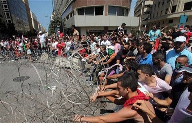 ما سبب اصابة الشاب محمد قصير خلال تظاهرة الأمس؟
