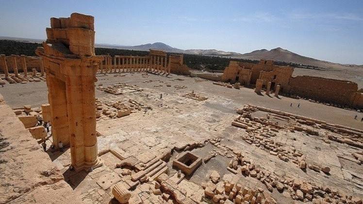 داعش يقتل البشر ويدمر الحجر في تدمر