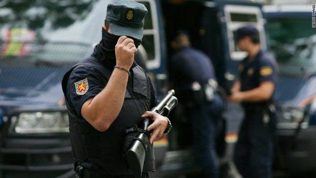 اعتقال 14 شخصاً باسبانيا والمغرب يشتبه بتجنيدهم مقاتلين لـ