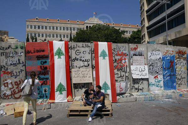 فوضى خطيرة وانشقاق الحكومة وبقاء 