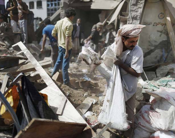 سبعون قتيلا في قصف على صنعاء
مقتل جنديين سعوديين على الحدود اليمنية