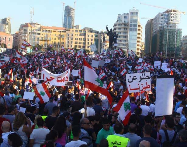 سباق بين الشارع والحوار