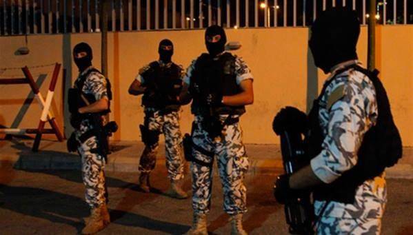 بعد تخفّيه 12 عاماً.. القبض على مطلوب خطير ينتمي إلى 
