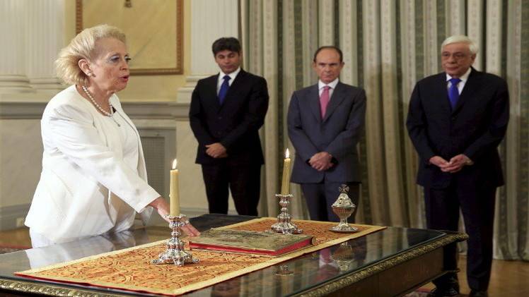 الحكومة اليونانية المؤقتة تؤدي اليمين الدستورية