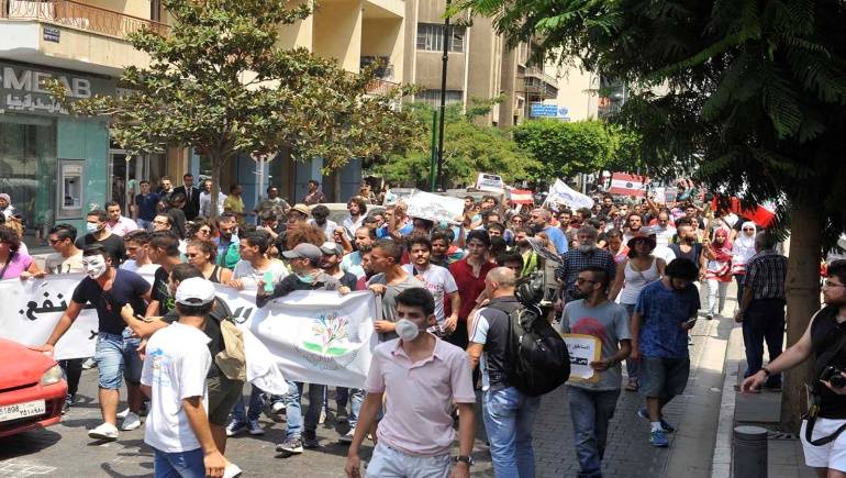 ضغوط على الحكومة اللبنانية بعد تظاهرة مدنية حاشدة