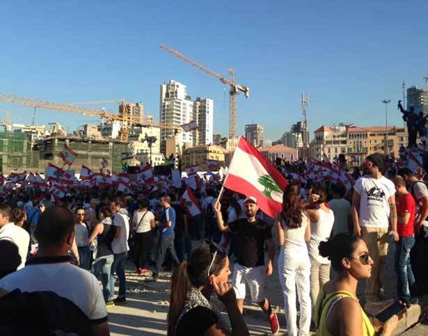 الشبح: الخارجي يتغلغل في التظاهرات