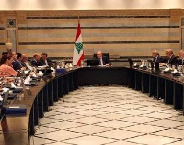 الحكومة بائعة الوهم ومكشوفة الظهر