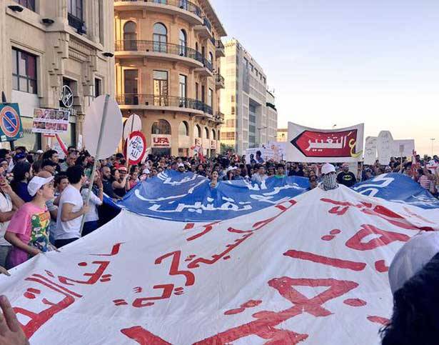 مرجع سياسي: ارتضوا النسبية طوعاً قبل ان تسحلكم حناجر الشارع