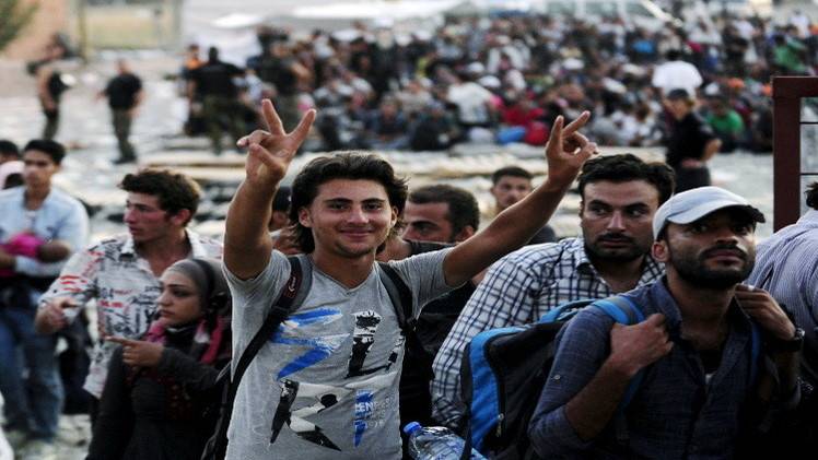 مئات اللاجئين يدخلون إلى النمسا وألمانيا