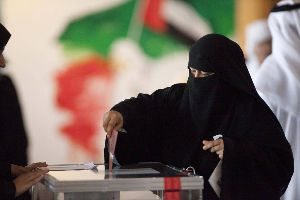 شاهد لأول مرة المرأة في الإمارات تترشح في الإنتخابات التشريعية