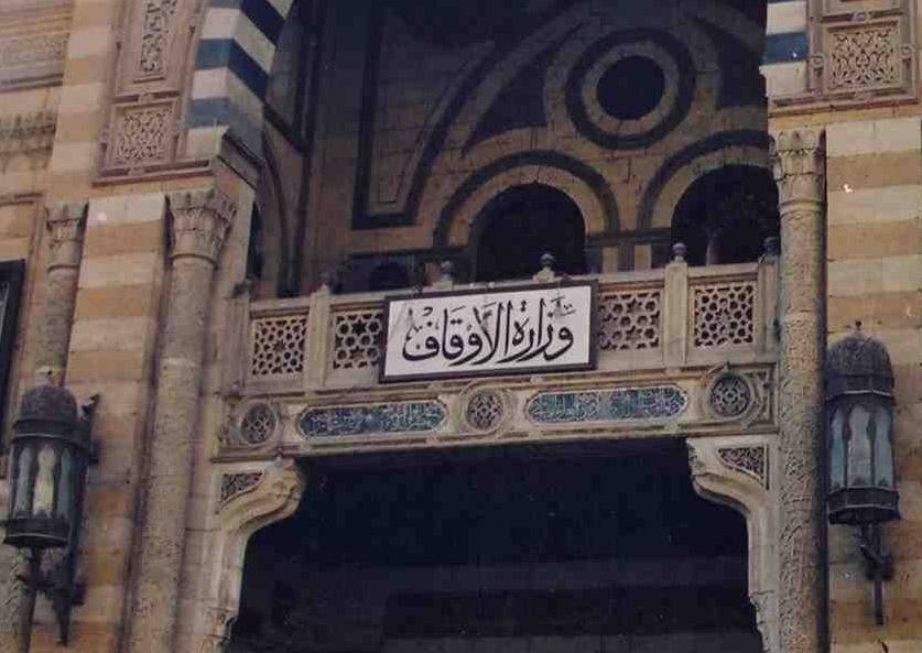 مؤذّن متهم بترديد عبارة "الصلاة خير من الفيسبوك" في آذان الفجر