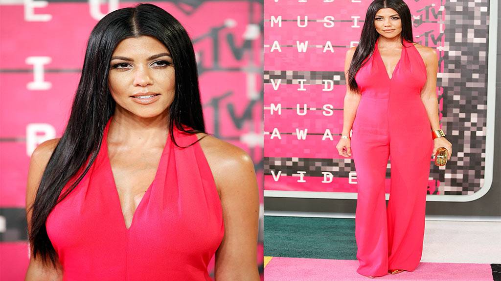 كيم تفشل مجدداً بإطلالتها وكايلي جينر تسحقها بجمالها في VMA