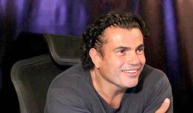 هل أصيب عمرو دياب بمرض يمنعه من الغناء؟