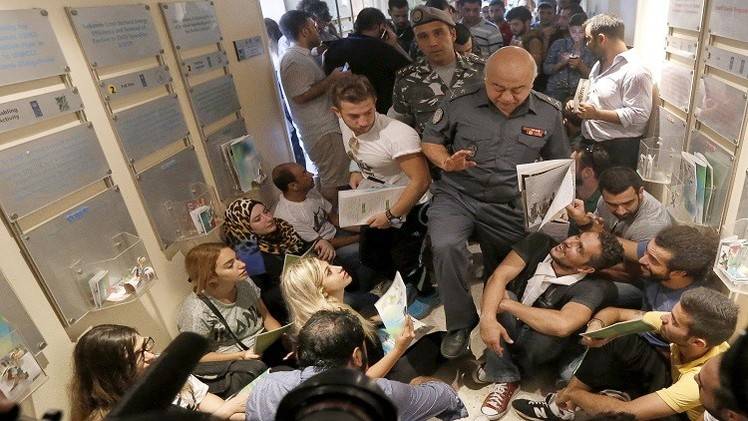 تعتبر حملة #طلعت_ريحتكم أكبر حركة احتجاج  في تاريخ لبنان الحديث تنظم بمعزل عن الأحزاب