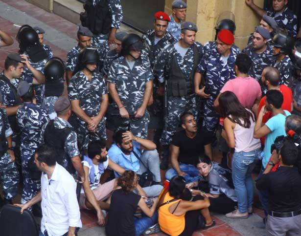 الحراك قلب الانقسامات من طائفية الى وطنية ومطلبية