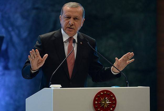 أردوغان : اللاجئون ليسوا وحدهم الغارقين في البحر الأبيض المتوسط، بل إنسانيتنا أيضا