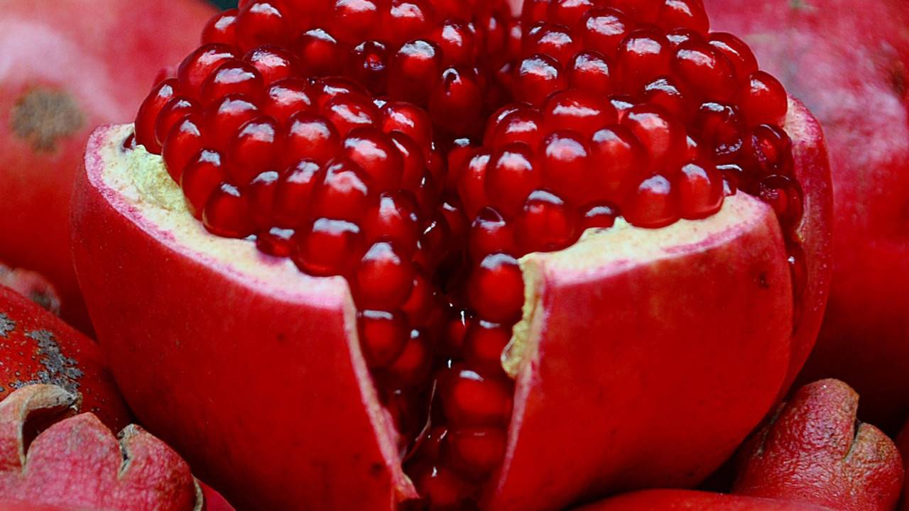 فوائد الرمان المتعددة