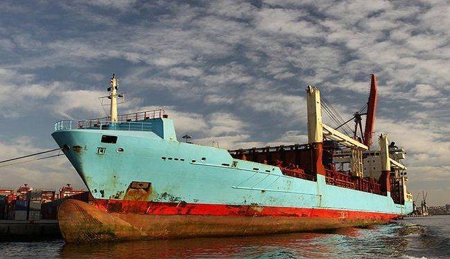 اليونان تضبط سفينة شحن محملة بالاسلحة والمتفجرات متجهة لـ