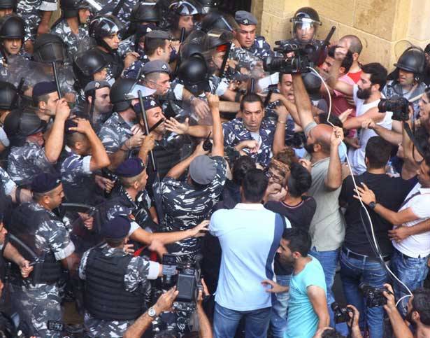 لماذا تنفض 8 و14 آذار يديها من التظاهرات