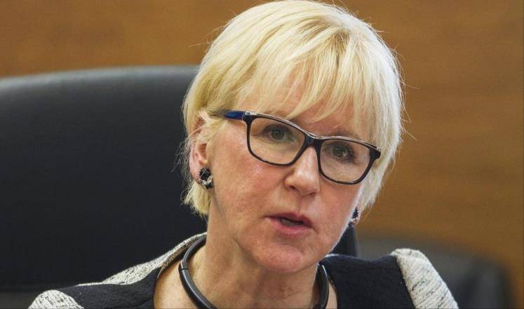 مأساة الطفل الغريق تُدمع وزيرة خارجية السويد