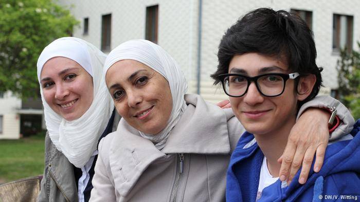 بعد أمر بابا الفاتيكان: فتح 10 آلاف كنيسة لسكن اللاجئين
