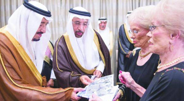توأمتان أميركيتان.. واللقاء الثالث بملك سعودي