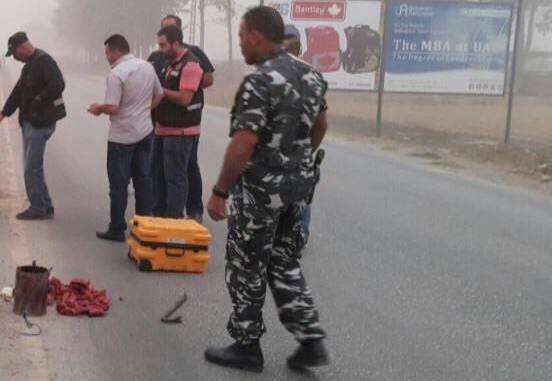 بالصورة العثور على عبوة ناسفة على طريق تعنايل- بر الياس