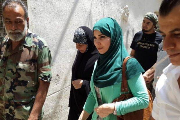 موقع إسرائيلي (يفضح) تعاون زوجة دحلان مع إسرائيل والإمارات ومصر لـ(تلميع) زوجها