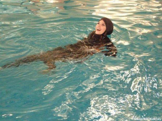"BBC" البريطانية: هذا ما يجري في مصر.. ممنوع على المحجبات نزول المياه والسبب تافه