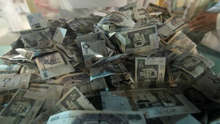 السعودية تقلص الانفاق في ظل هبوط أسعار النفط