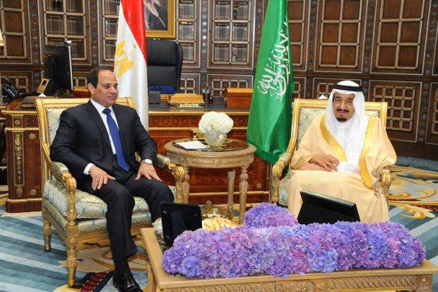 إلغاء زيارة العاهل السعودي للقاهرة تكشف اتساع فجوة الخلافات (السعودية – المصرية)