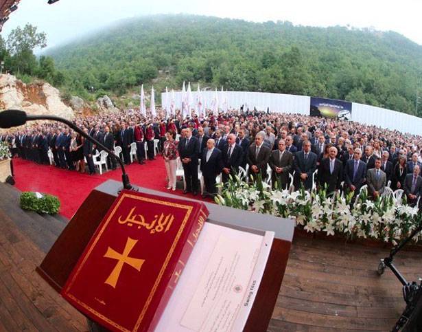 جعجع يُعلنها «ثورة على الفساد» : نحذر من وجود دويلة الى جانب الدولة
الحوار يحرف الأنظار... والمطلوب انتخاب رئيس للجمهوريّة الآن