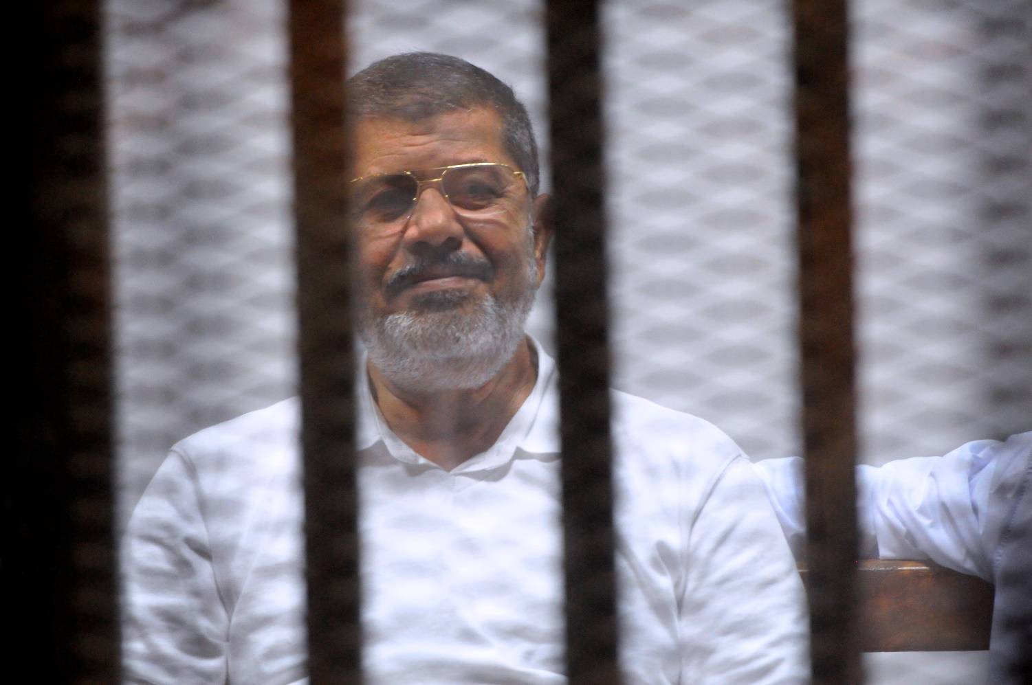 استكمال محاكمة مرسي و10 آخرين في «التخابر مع قطر»