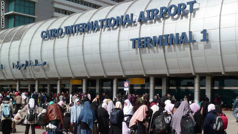 القبض على ضابطين قطريين تحرشا بمضيفة مصرية "فوق السحاب"