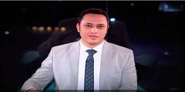 بالفيديو .. مذيع يوجه رسالة رومانسية لزوجته في ختام برنامج سياسي
