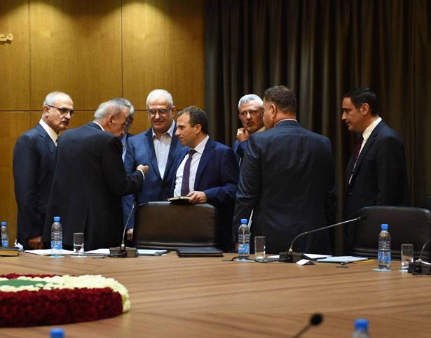 إنطلاق جلسات الحوار وتركيز على انتخاب رئيس.. والجلسة المقبلة في 16 الجاري
بري : الوطن يُناشدكم الاتفاق حتى لا نعثر على لبنان في مكبّ التاريخ
