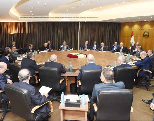 مبادرة رئاسية على النار تحت طاولة الحوار