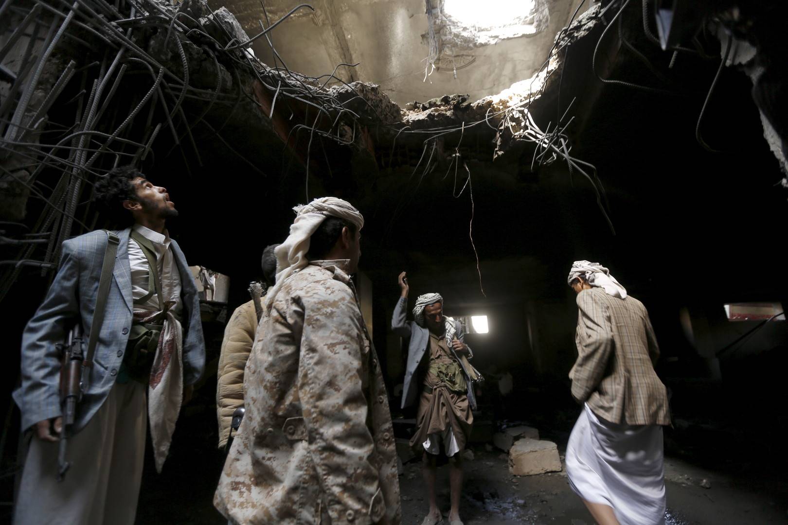 إيكونوميست: السعودية تفقد سيطرتها في اليمن برغم آلاتها الحربية الضخمة