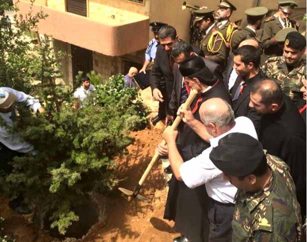 الراعي في اليوم الثـاني في زيــارته عاليـه :
كفى «8 و14» آذار علينا ان نبني جسراً يجمع
لانتخاب رئيس للجمهوريّة عندئذ تحلّ كلّ المطالب