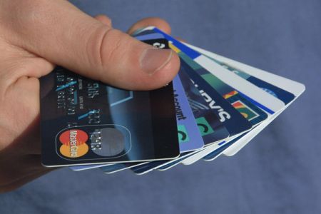 قراصنة انترنت يخترقون معلومات 3 ملايين بطاقة ائتمان