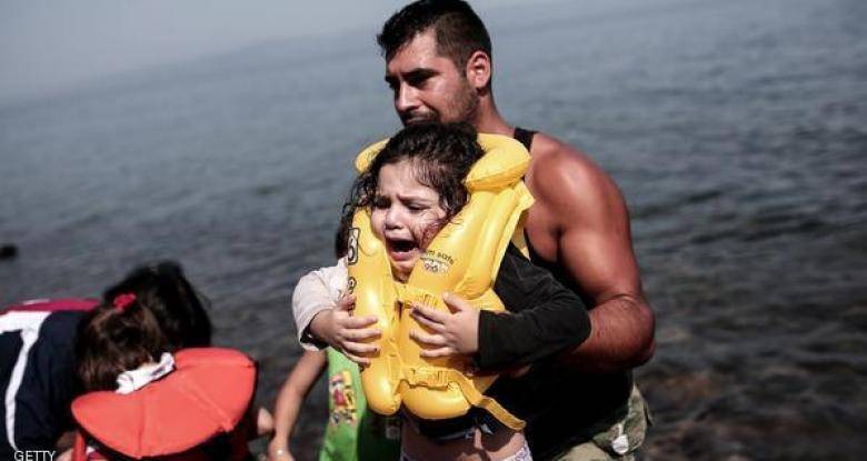 توفي 13 شخصا، بينهم 4 أطفال، إثر غرق قارب جديد للاجئين في بحر