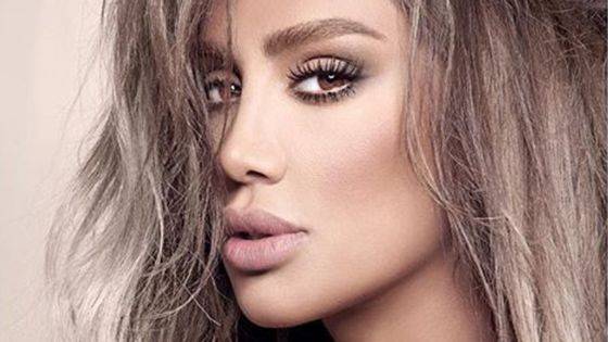صور: مايا دياب تخطف الأنظار بسيارتها الفارهة.. وتظهر مع ابنتها بنفس اللوك