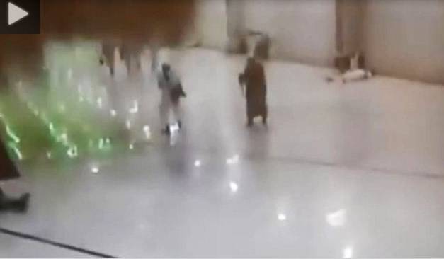 فيديو مرعب جديد؛ أطنان من الحجارة تسقط على الحجاج