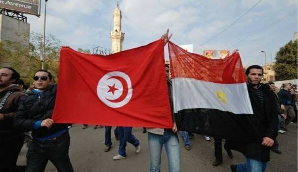 فاينانشال تايمز: مصر وتونس تتراجعان عن محاربة الفساد ولبنان غارق في الفساد