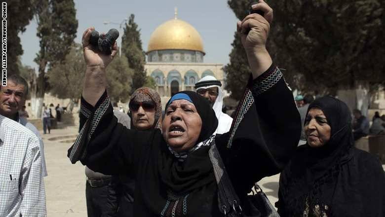 تجدد الاشتباكات في ساحة "الأقصى".. السعودية تتعهد بالدفاع عن الحرم القدسي.. والأزهر يحذر من اشتعال غضب المسلمين