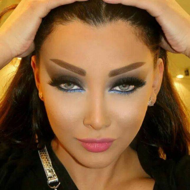 رولا يموت أخت هيفاء وهبي تهين العلم اللبناني