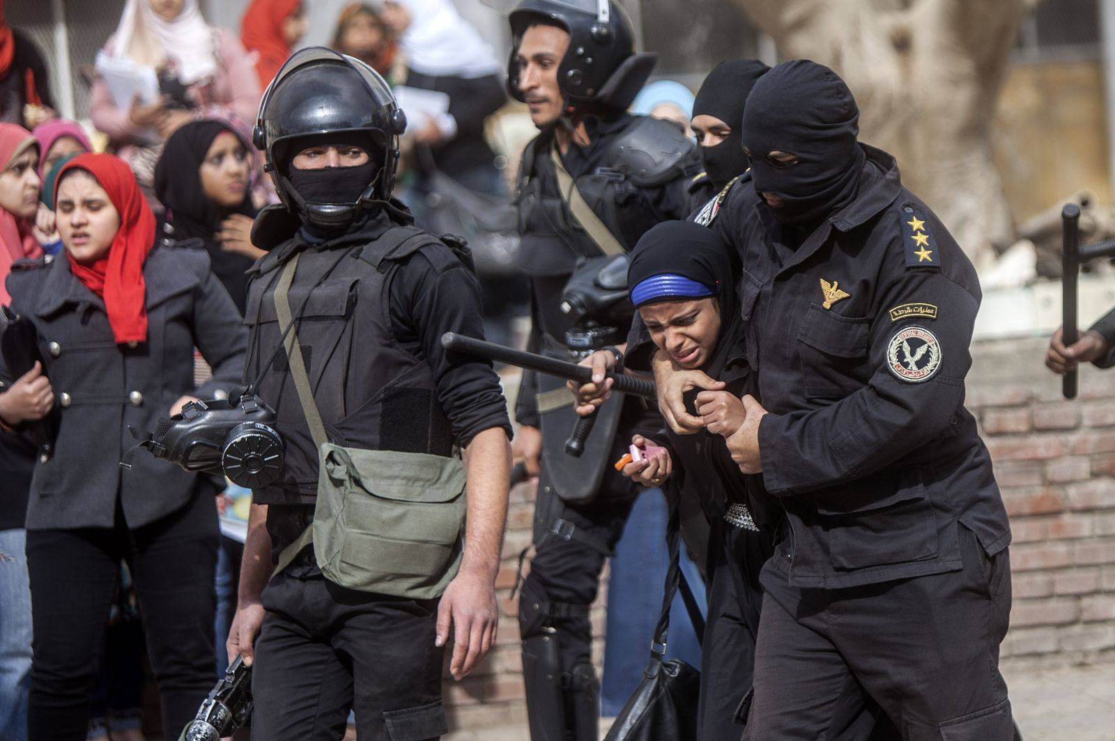 دير شبيغل: هكذا يختفي المصريون وتقتلع منهم الاعترافات بالقوة!!؟